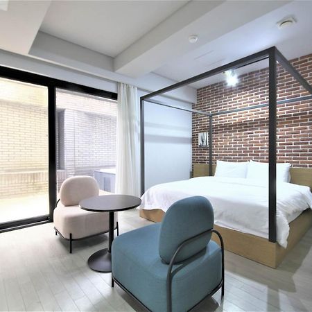 Seomyeon Hound Hotel 1St Street Busan Exterior foto